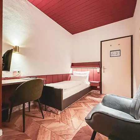 Dora Petit 巴特莱辛哈尔