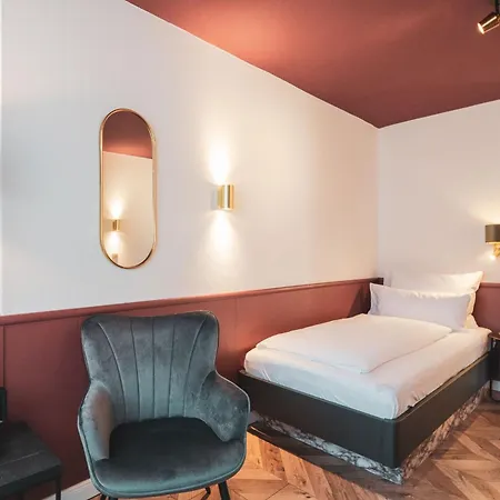 Dora Petit Hotel 3*